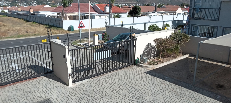2 Bedroom Property for Sale in Gordons Bay Central Western Cape
